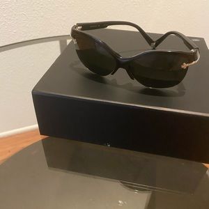 Original used Luis Vuitton Sunglasses black